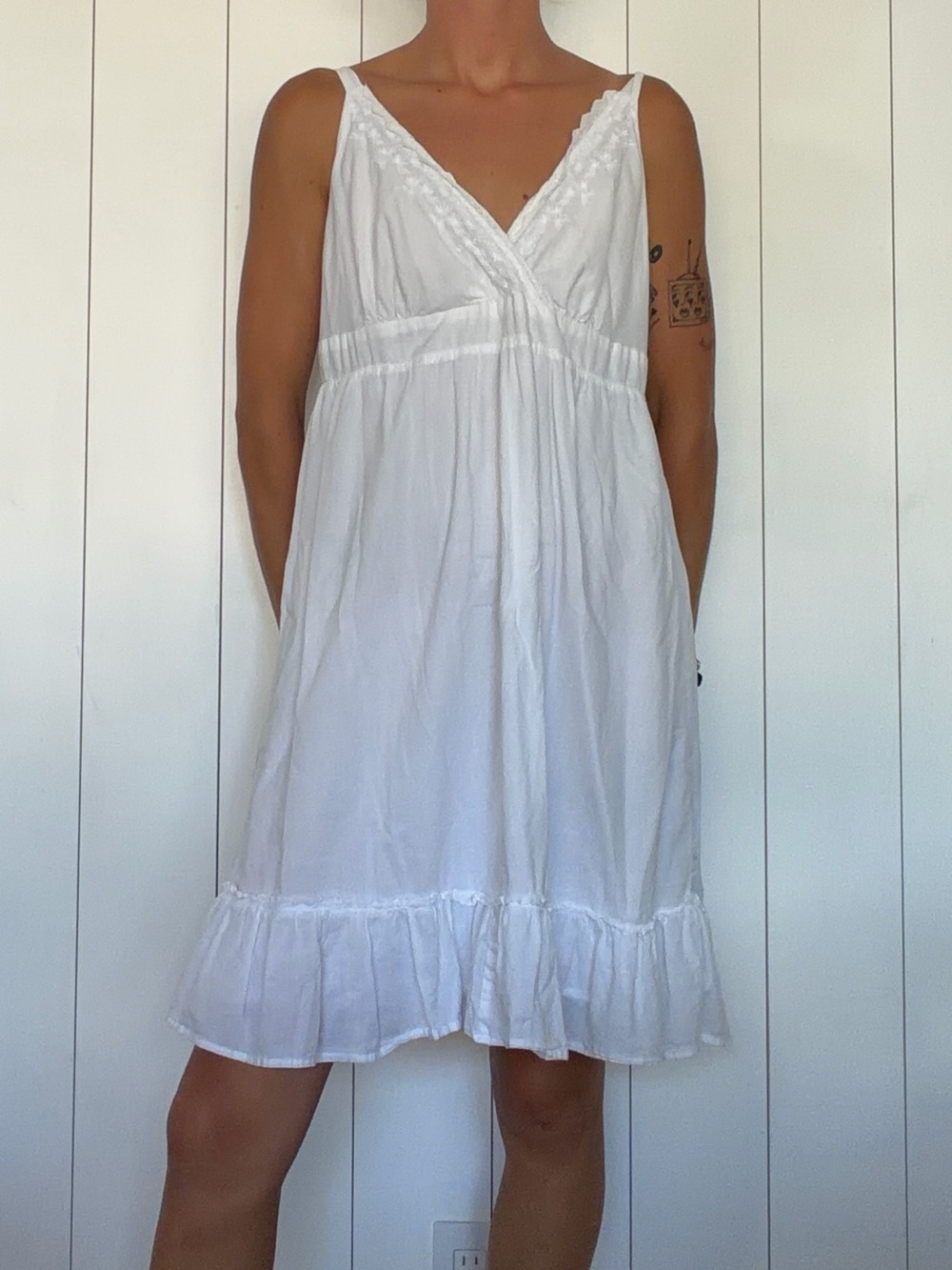 WHITE DRESS - Picture 1 of 5
